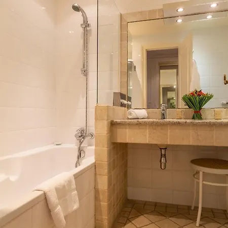 Hotel Le Centenaire 4*
